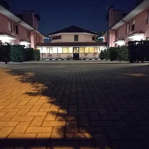 Motel Europa, Ossona