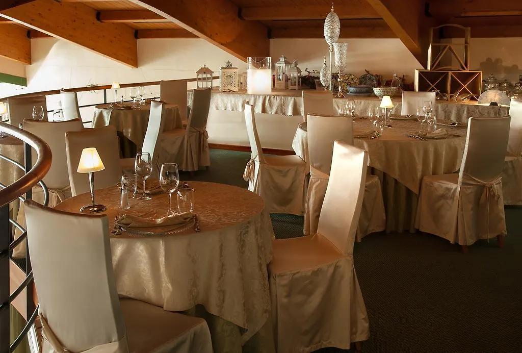Hotel Leonardo Da Vinci Erba 4*,